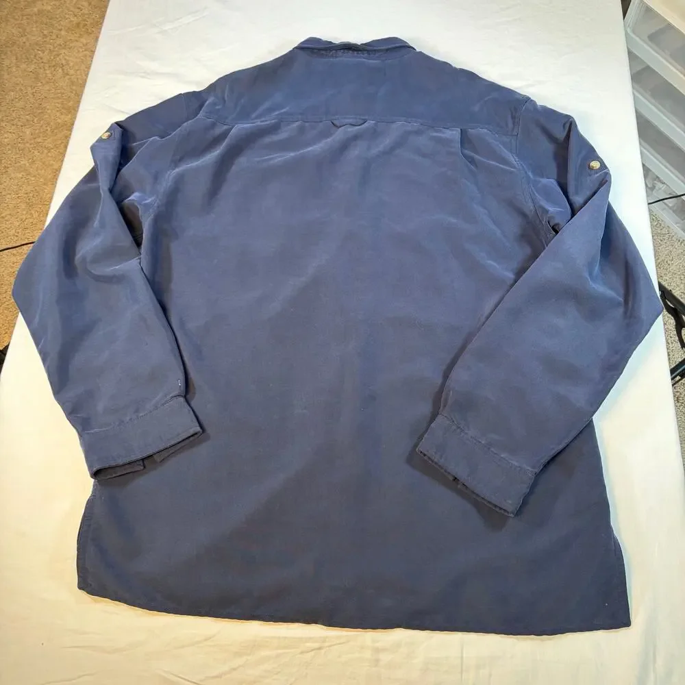 The North Face mens navy button up long sleeve shirt. Size M. gorpcore, workwear